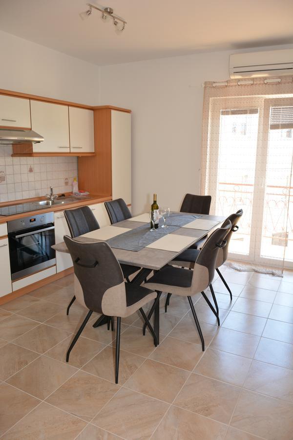 Taris Apartman Zengg Kültér fotó