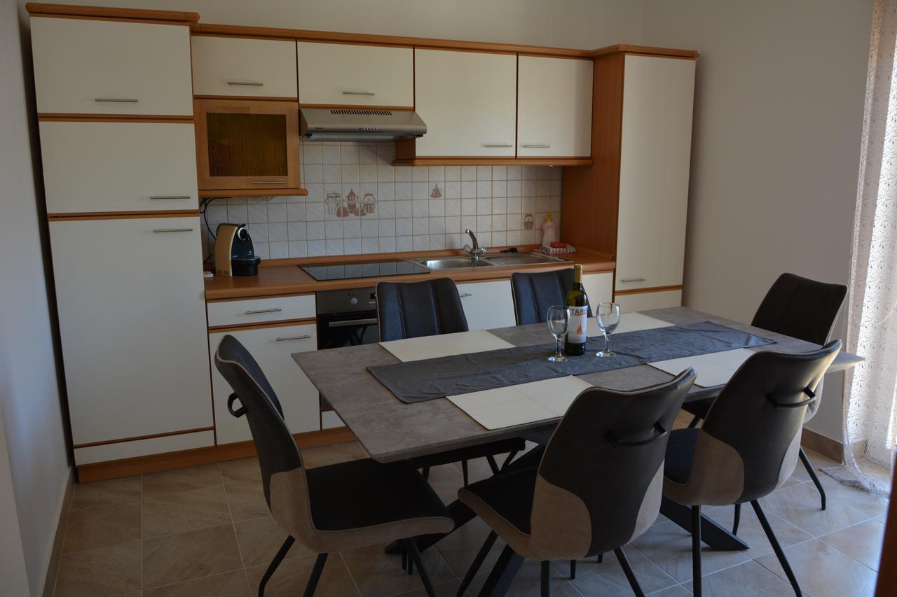 Taris Apartman Zengg Kültér fotó