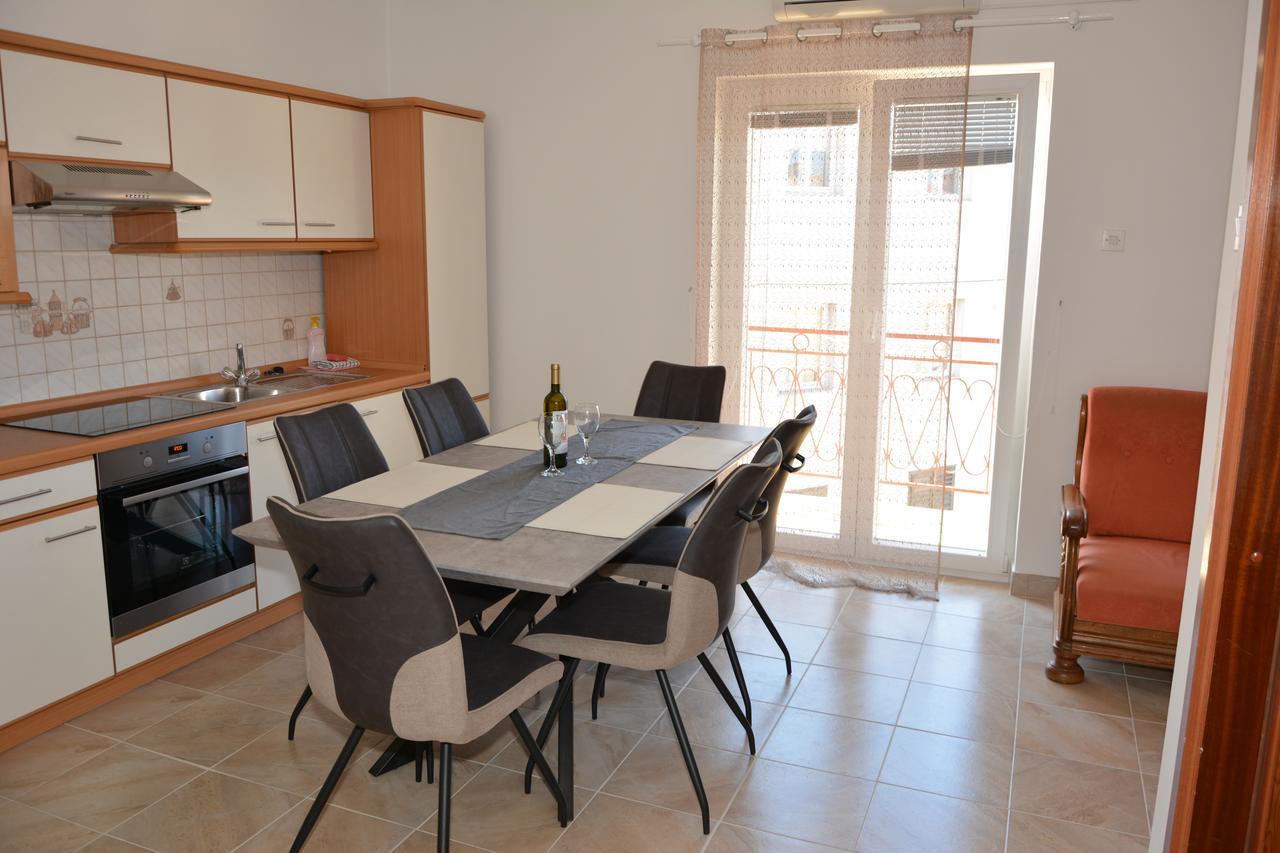 Taris Apartman Zengg Kültér fotó