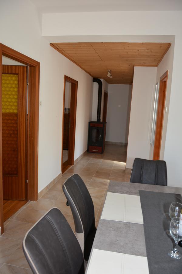 Taris Apartman Zengg Kültér fotó